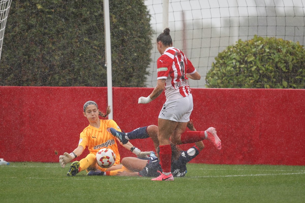 RealSportingFem's tweet photo. 3️⃣0️⃣ Paula Viejo 🧤⚽️.

#SportingFemenino https://t.co/crf1dTn7wo