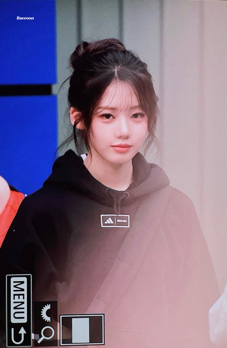 Raccoon_rora's tweet photo. 241003 아디다스 출근길 

#RORA #로라 #이다인 #BABYMONSTER #베이비몬스터 https://t.co/GXCDWAzHdv