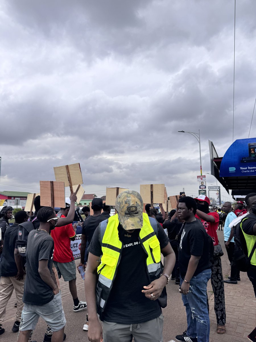 gyaigyimii's tweet image. WE OUTSIDE #StopGalamseyNow #FreeTheCitizens