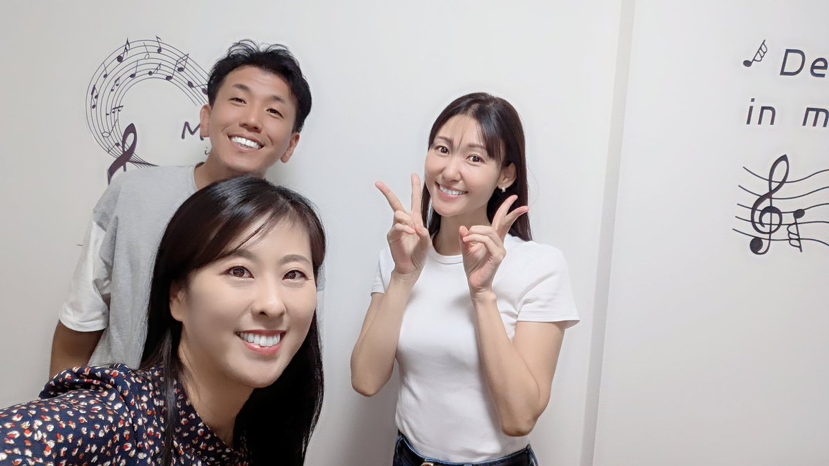 utagoenagoeri's tweet photo. シンガポール在住シンガーソングライター #Ryna (リーナ)ありがとう😉忙しい中収録に来てくれた❤️久しぶりに会えて嬉しかったよ🤗こちらの模様は10月10日(木)20時〜池袋FMなごえりフォークソングforyou♫で放送📻️致します😊
お昼に #はま田の天丼 を👌美味しかったね〜🤩 https://t.co/6zWXWFkfAh