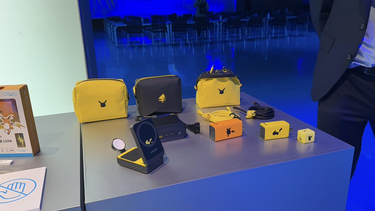 linkmandesu's tweet photo. Ankerのポケモンコラボモデルの新作、ピカチュウシリーズはめっちゃいい!ポーチがあるのも嬉しい!
そして、今までの製品も継続販売されるので、ピチューとライチュウもいますよ!
#APC24Fall #Anker #ピカチュウ #ポケモン https://t.co/hQYt46HSpL