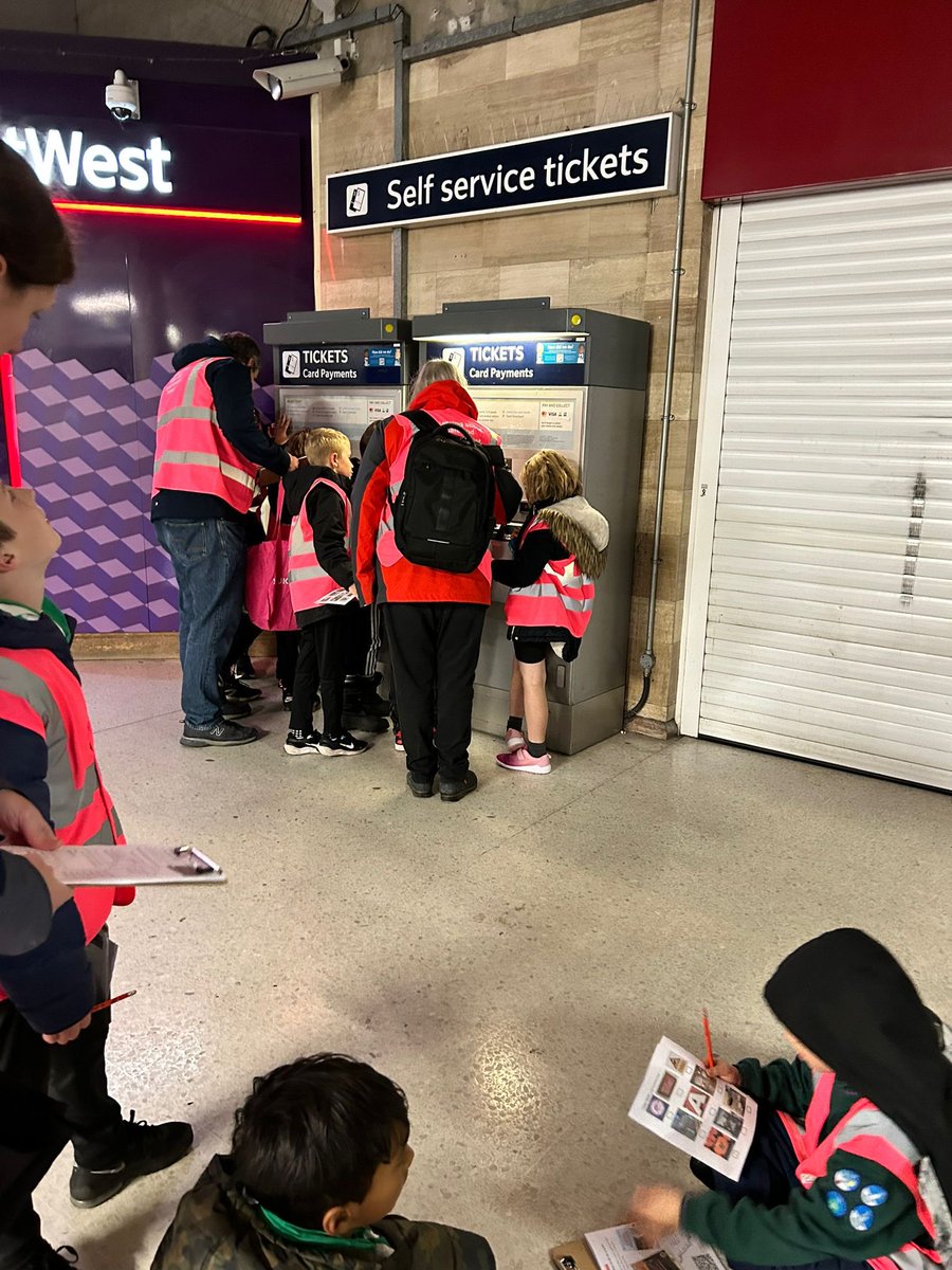 SoutheastCRP's tweet image. Took the 1st Cove Cubs on a #PlatformForChange trip to #GuildfordStation this week. They learned how to buy a ticket, how to read the departure board and how to stay safe when they travel. @GWRHelp @SW_Help @CommunityRail @scouts
