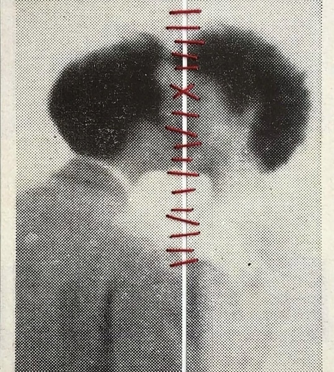 Her şey başka türlü olabilirdi diye düşündü ister istemez. “Ama olmadı.