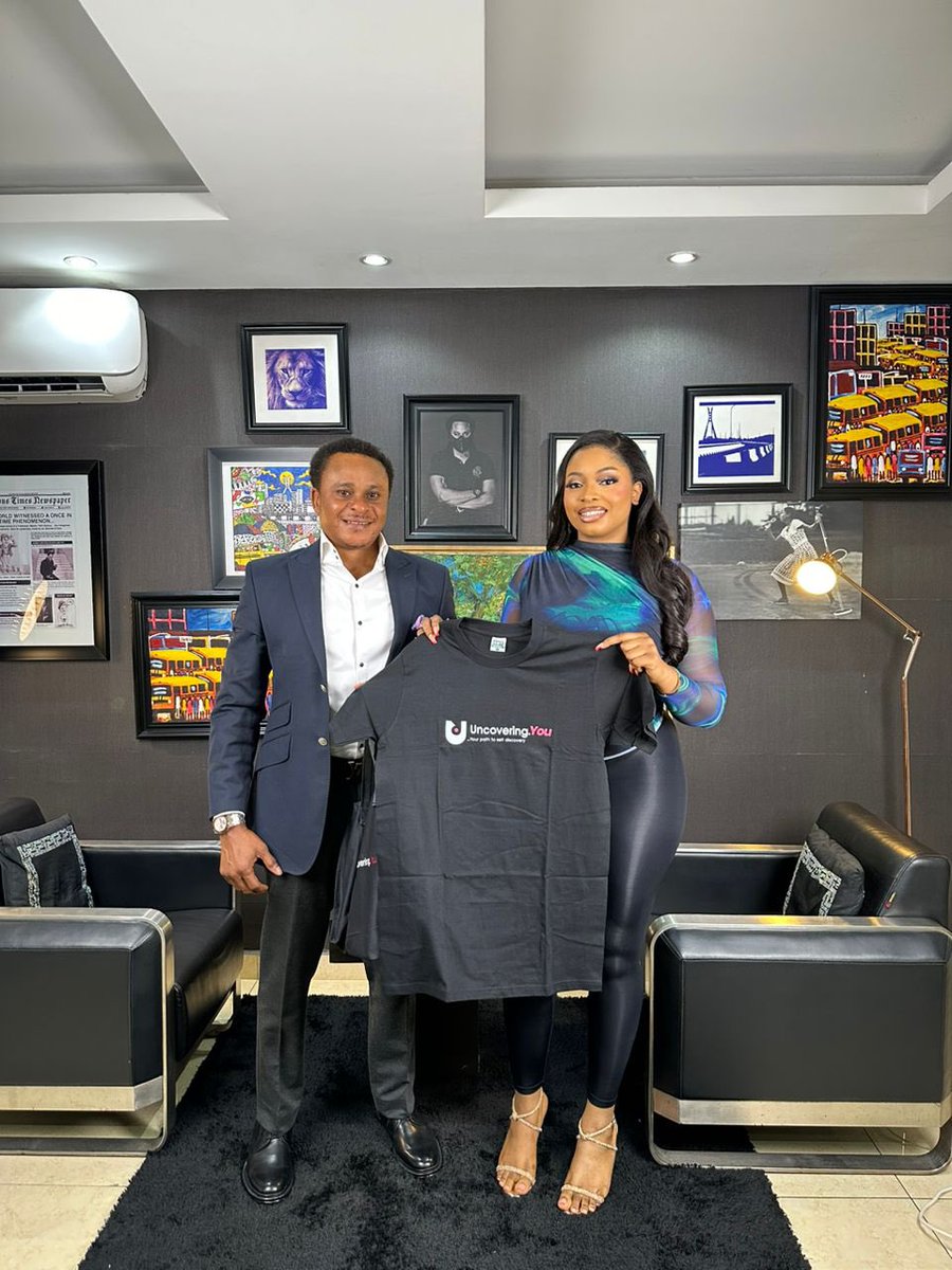 Uncovering_you's tweet photo. Before the cameras rolled, our host @Diamond had the pleasure of presenting @AyoAdegboye with our unique Uncovering You T-shirt—a symbol of unity and shared vision. 

👉🏽Ps: Be sure to catch the full episode on our YouTube channel https://t.co/Iu8bAvck8P 

 #thursdayvibes #BTS https://t.co/8xGe9iiySl