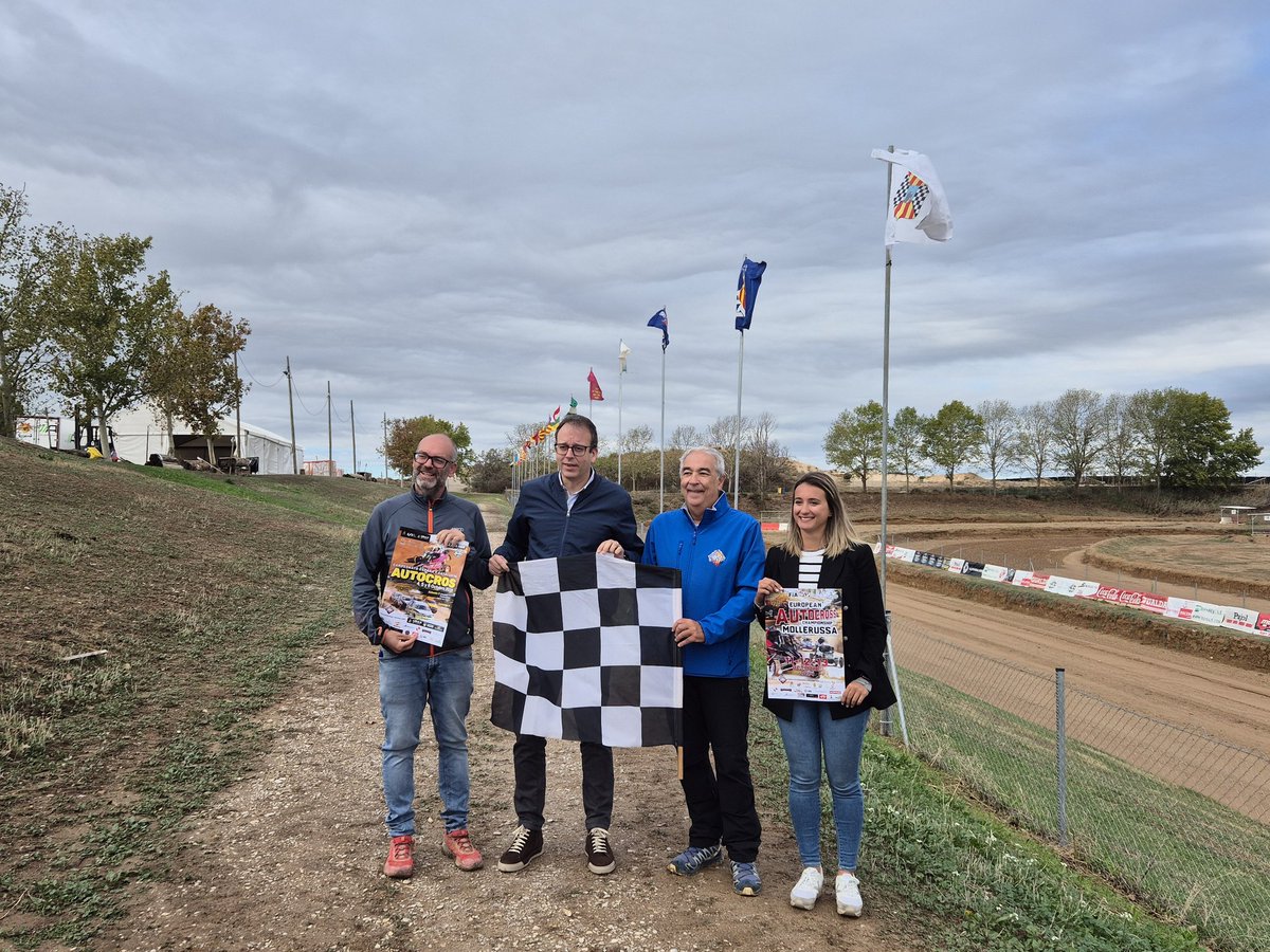 Esc_Mollerussa's tweet photo. 📝 Tot a punt a Mollerussa per a dues setmanes de festa d'Autocròs
➡️ https://t.co/QpGMNo3Flr
---
📝 Todo listo en Mollerussa para dos semanas de fiesta de Autocross
➡️ https://t.co/FjZZK12apb
#AutocrossMollerussa #CEAXGoldspeed #EuroAX #Autocross https://t.co/5ZJqzn2Db4