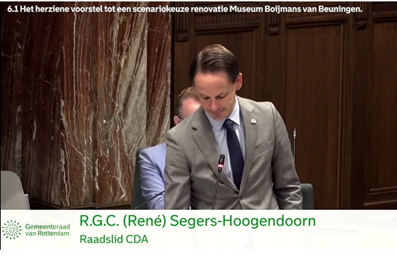 _prinsalexander's tweet photo. Na een flauwe sneer naar de mentor van de raad heer @theocoskun (-> blijf aub ook na 3/2026 heer @theocoskun!, red.) .. #Boymans #teduur #bezuinigingen
..de langspeelplaat van mevrouw Ellen Verkoelen
- die overduidelijk slecht in haar vel zit (red.) - ..
.. en alle kanten opschiet.
Mevrouw is met haar betoog erg met de vorm bezig.. .. we schieten warrig van "basisvariant".. naar "ambitievariant"..
De "extreem rechtse" debat-aanpak van niet reageren in het debat.. maar drammerige het eigen standpunt maar blijven herhalen.. werkt niet meer bij mevrouw Verkoelen. Times are changing als de symboolpolitiek zichzelf ook internationaal belachelijk maakt...
Herfst 2024 herpakt de proces-scherpe heer @djvandommelen - waar wij het zeker niet altijd mee-eens zijn -, maar het fractielid @vvdrotterdam strak in pak wel helder en scherp een goed te volgen debat aangaat!
Ook in 2024 maakt heer @rgcsh een debatsterke comeback (in 2023 wat "afwezig" in debat, red.):
".. we moeten volwassen een inhoudelijk gesprek over en weer hebben.. "
-
VIDEO 1u35m en stukken:
https://t.co/STye7PDveE