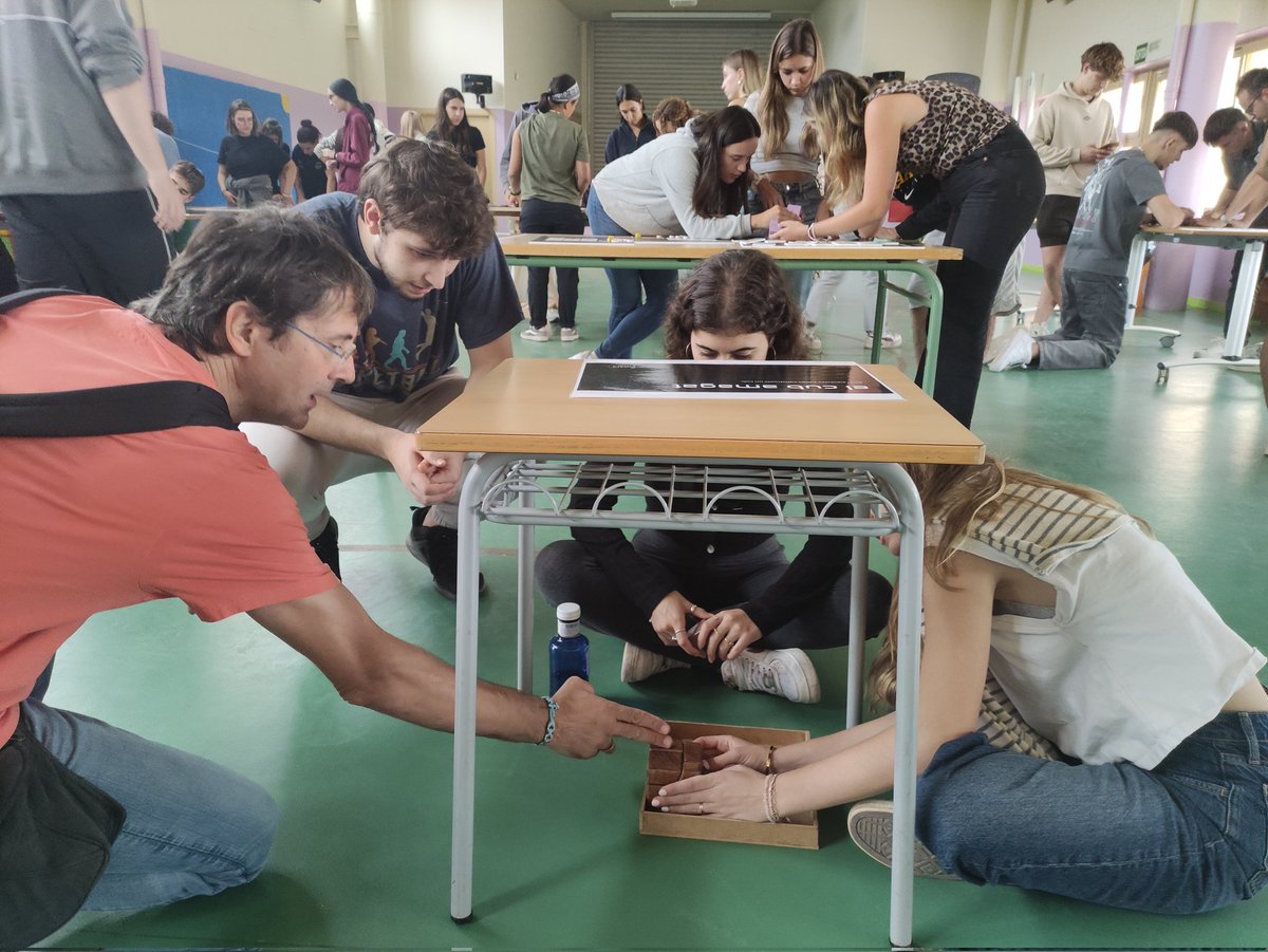 Visita a l'exposició temporal del <a href="/MMACA_Girona/">Museu de Matemàtiques de Catalunya - Girona</a> al Institut Escola Vila Roma amb els alumnes de 4t d'educació primària de <a href="/UdGEducacioPsic/">Facultat Edu. Psico</a>