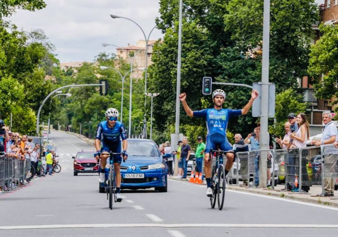 1 opinión “nada nueva” por mi parte, ME CUESTA ENTENDER que SERGIO TRUEBA (2000/🇪🇸/GOMUR E-S23 🇪🇸), JOSÉ LUIS FAURA (2000/🇪🇸/CORTIZO E-S23 🇪🇸) Y ALVARO SAGRADO (2000/🇪🇸/BROCAR E-S23 🇪🇸) “entre otros”, a estas alturas no estén “sonando” para ningún equipo PRO, CONT de cara a 2025.