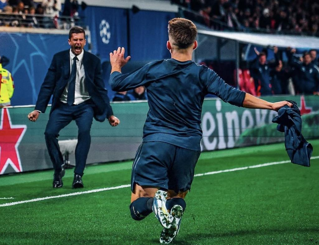 edoardo_edofont's tweet photo. @bergomifabio Oh ieri ti sei addormentato nel secondo tempo probabilmente.. la sveglia com'è stata? Sfera di cristallo https://t.co/jhns4HLyem