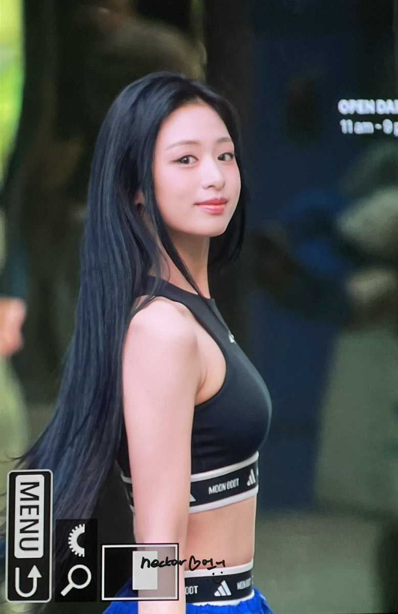 AHYEON is stunning at the Adidas fanmeet today, captured by her