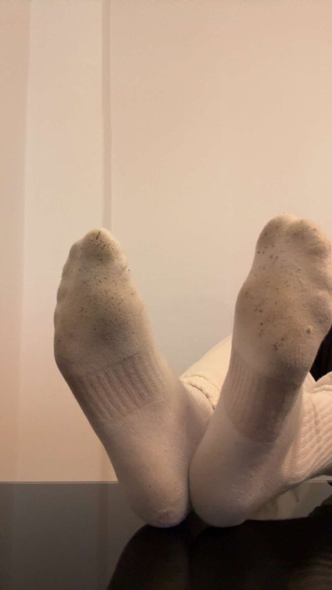 Trau dich endlich, schalte dein Sklavenhirn aus und schreib deinem Alpha. Du weißt dass du sonst keine Ruhe finden wirst 😂😈

#geldsklave #zahlschwein #cashmaster #zahlsklave #findom #paypig #geldherr #alpha #feetdom #füße #master #getragenesocken #smellyfeet