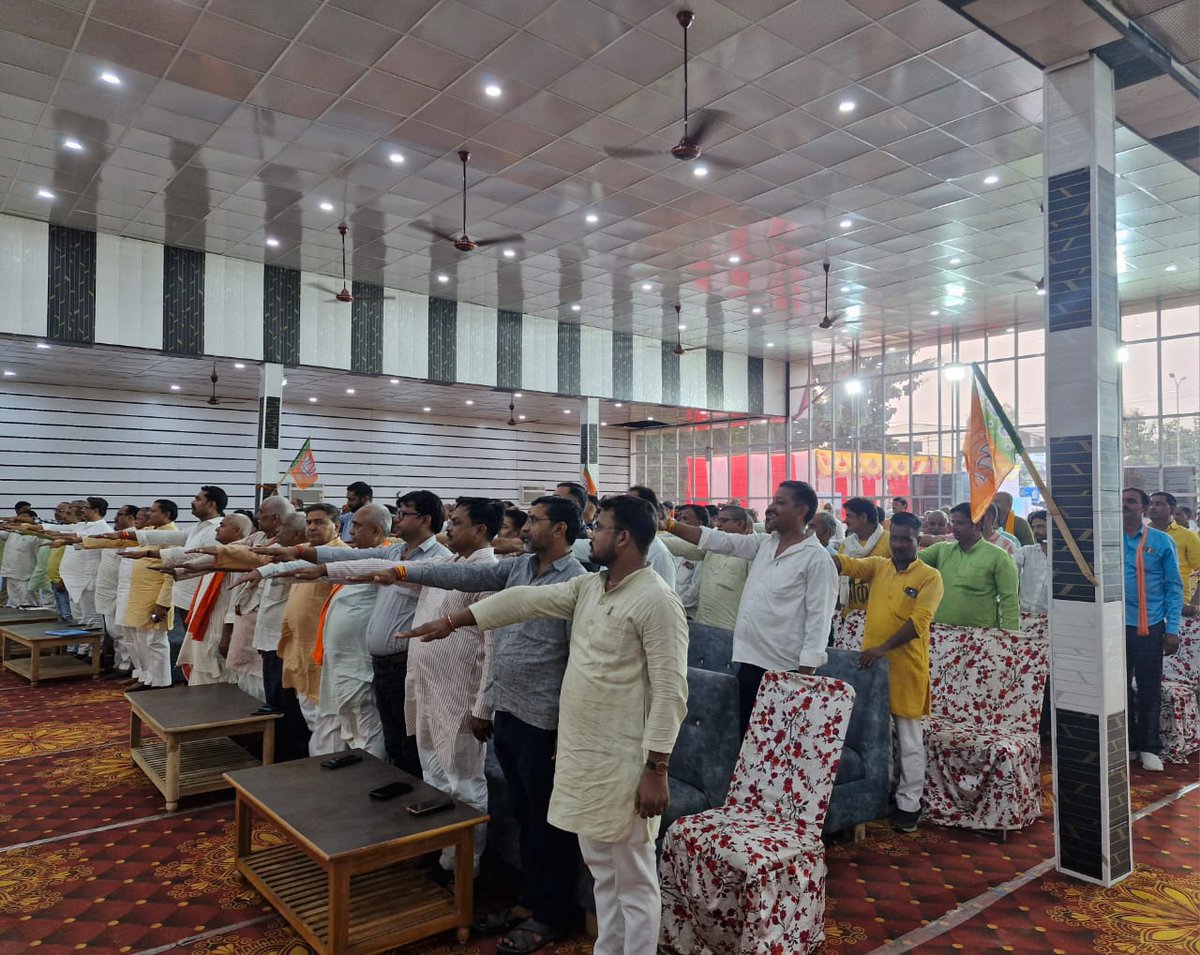 manjusingh333's tweet photo. पूज्य महात्मा गांधी जी एवं पूर्व प्रधानमंत्री लाल बहादुर शास्त्री जी की पावन जयंती के अवसर पर जनपद गोंडा में आयोजित सेवा पखवाड़ा कार्यक्रम के तहत मंडलीय संगोष्ठी में सहभाग किया इस कार्यक्रम में मुख्य अतिथि माननीय जिला प्रभारी मंत्री श्री दारा सिंह चौहान जी, @myogiadityanath https://t.co/52lTG2CPD0