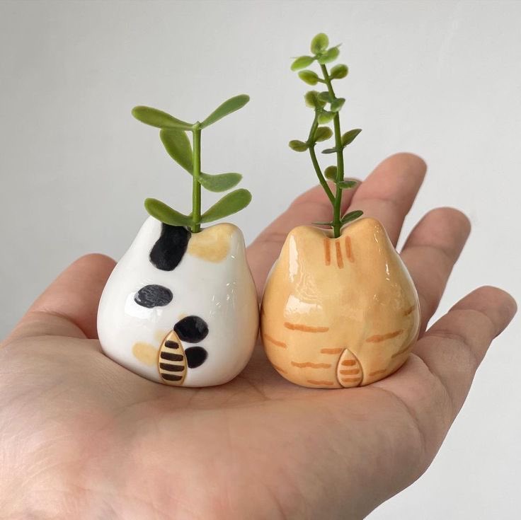 Mini cat ceramic vase 🌱