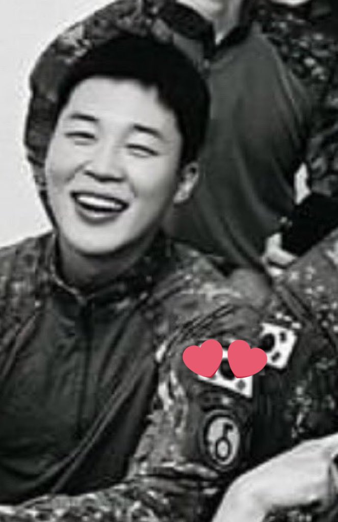 Theo như một số OP nói rằng jimin đã trở thành lính đặc nhiệm/chiến binh đặc biệt. Khi nhìn ảnh chúng ta có thể sẽ thấy ký hiệu của lính đặc nhiệm ở áo jimin. Bé jimin nhà ta giỏi quá dị nè 🥺🥹

#JIMIN #진민