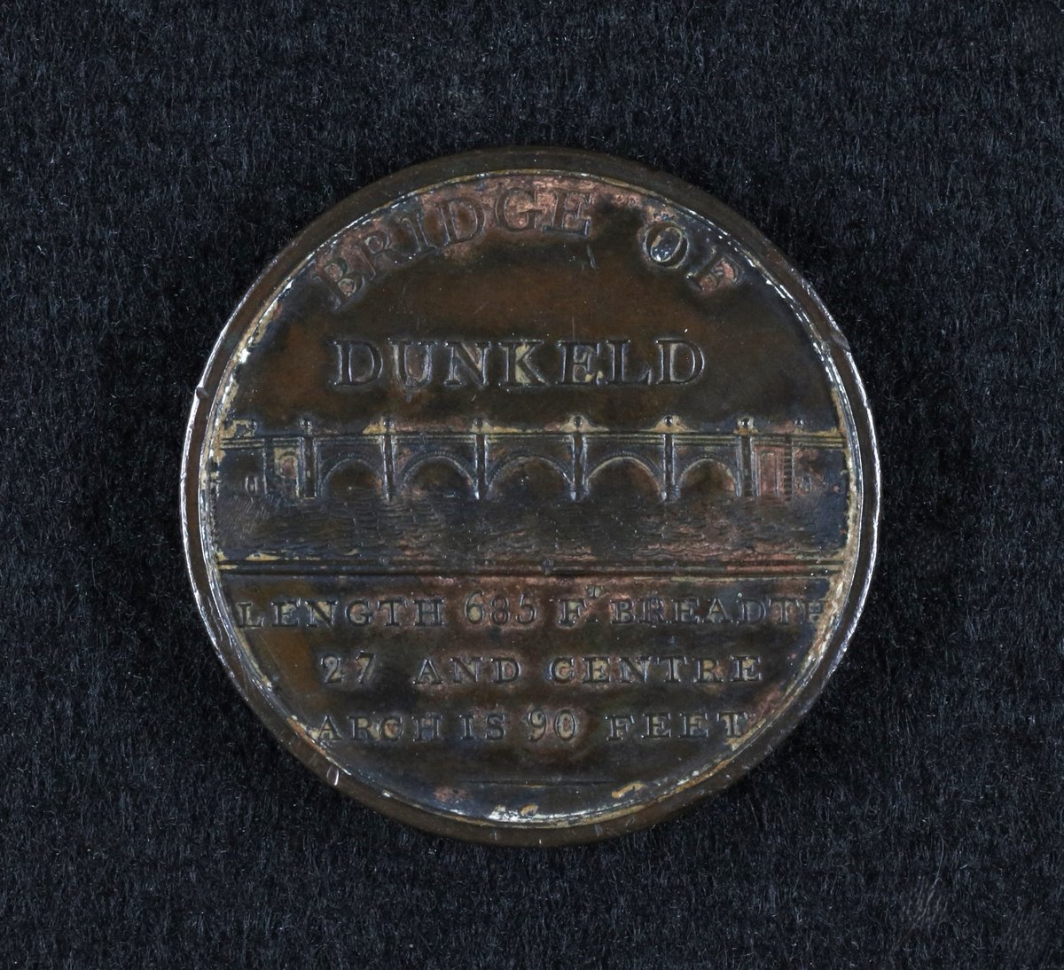 HistoricDunkeld's tweet image. Celebrate #ScottishMuseumsDay with our #tinytreasures! 

This is a bronze medal struck to commemorate the opening of Dunkeld's iconic Bridge on the 7th of November 1808. 

The bridge eventually led to the Dunkeld Bridge toll riots, click to learn - historicdunkeld.org.uk/dundonnachie-2/