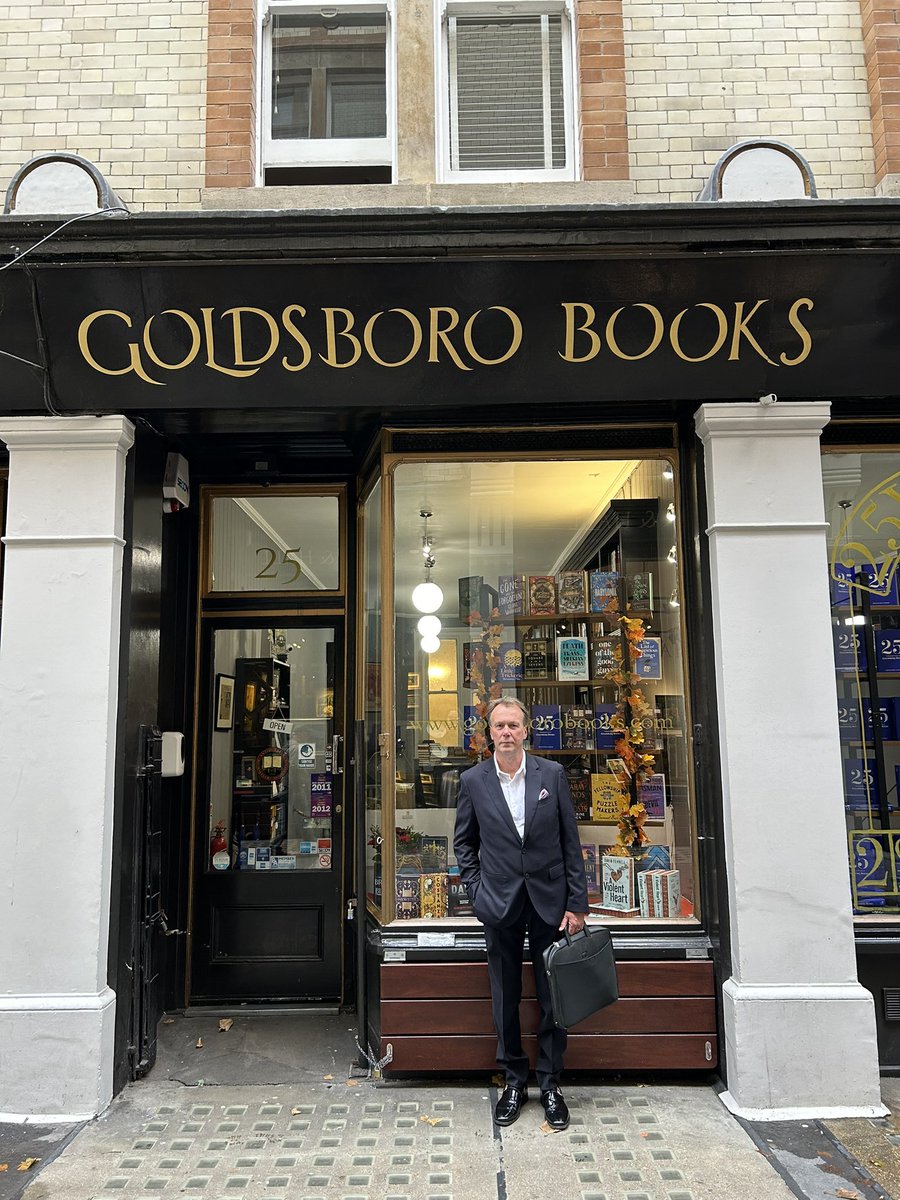 What a day out and about with booksellers this week with John Lewis-Stempel and the overwhelming amount of love and stock(!) there was amongst lovely booksellers for #England his iconic natural history of our landscapes. Out tomorrow <a href="/DoubledayUK/">Doubleday Books</a> <a href="/JLewisStempel/">John Lewis-Stempel</a> 🦌 🌳 🐿️