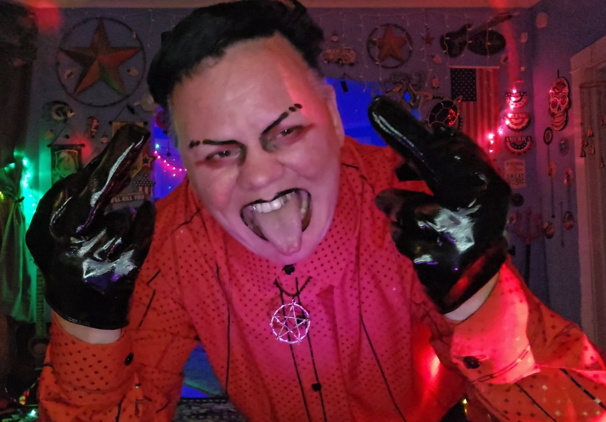 Mini Manson tweet media
