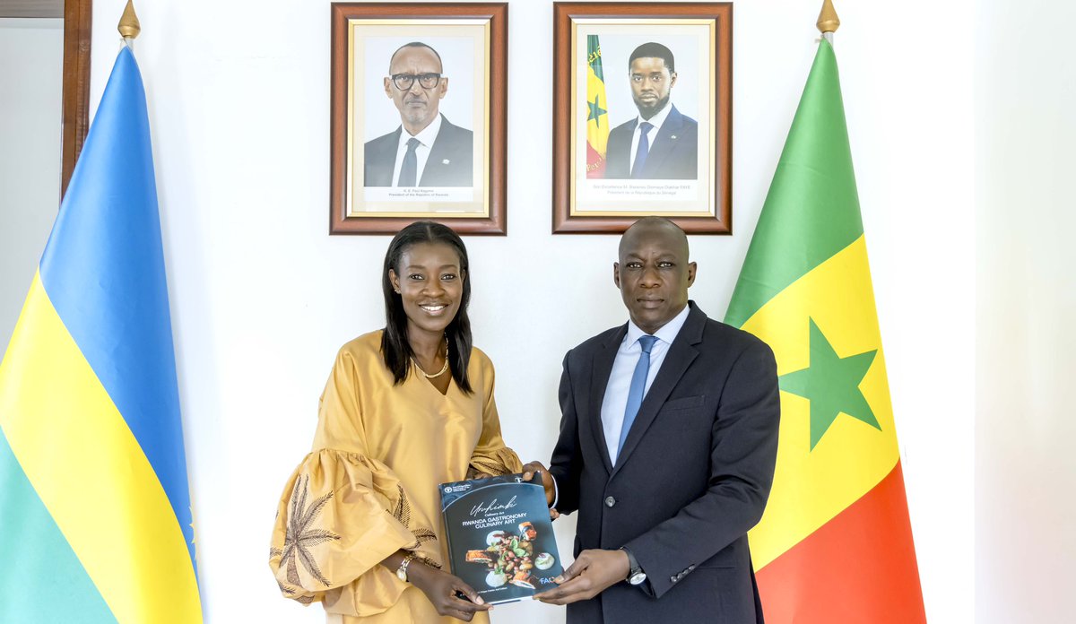 Merci beaucoup à Son Excellence M. Doudou Sow, Ambassadeur du #Sénégal au #Rwanda @AmbaSenKigali pour le soutien au cours de ces deux dernieres années.

L'accueil que j’ai eu en tant que sénégalaise par le personnel de l’ambassade, les échanges cordiaux, la participation dans nos
