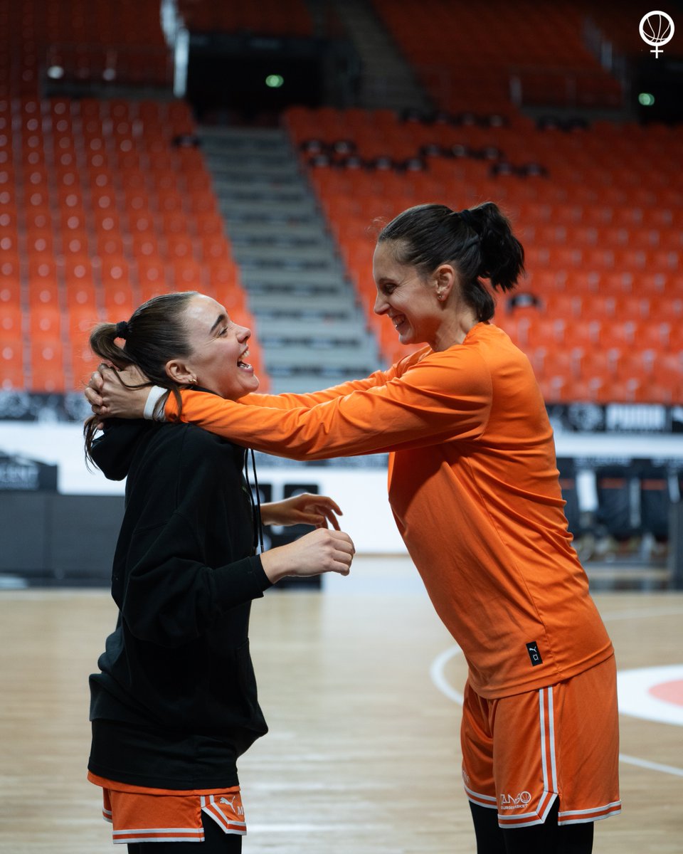 BourgesBasket's tweet photo. ces deux-là 😍

#FiertéTango https://t.co/xmvURjiQLJ