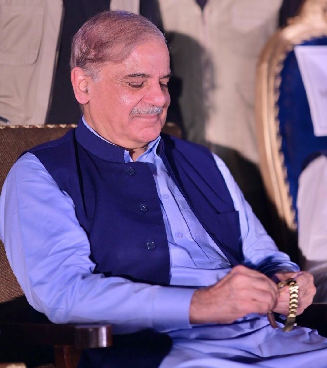 چاچو شدید شرارتی مُوڈ میں 
😂😂