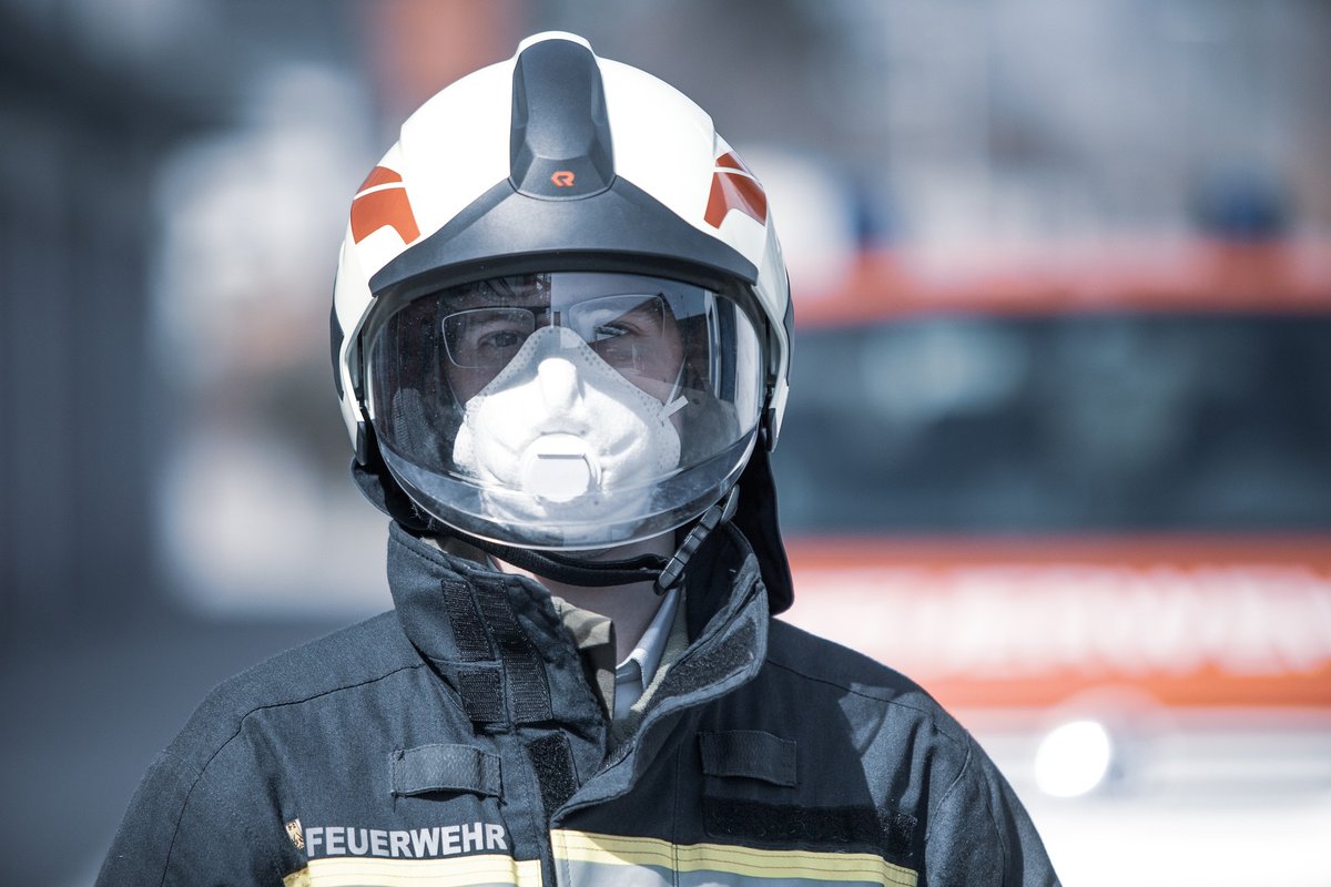 AsepalEPI's tweet photo. Selecciona el #EPR Adecuado para Protegerte.
🛡️ En entornos laborales con riesgos para la salud respiratoria, elegir el Equipo de Protección #Respiratoria correcto es crucial.
✏️ Si quieres saber como colocarte el EPR, mira nuestro video con el @INSST. #SomosEPI #EPI https://t.co/mRmKc39QsH