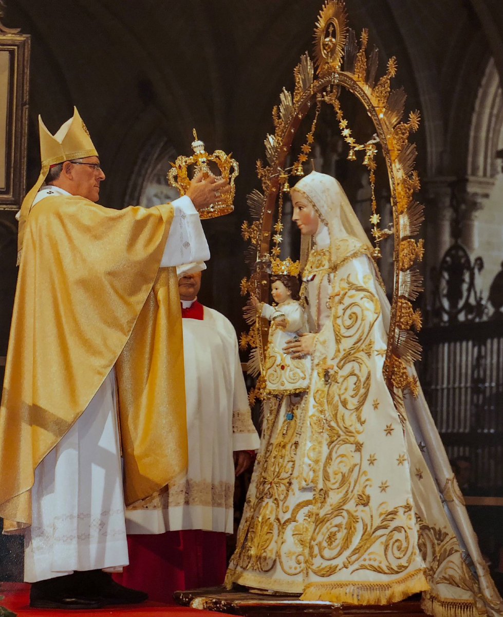 ¡𝐅𝐞𝐥𝐢𝐳 𝟑 𝐝𝐞 𝐨𝐜𝐭𝐮𝐛𝐫𝐞!

𝐈𝐗 𝐀𝐧𝐢𝐯𝐞𝐫𝐬𝐚𝐫𝐢𝐨 𝐝𝐞 𝐥𝐚 𝐂𝐨𝐫𝐨𝐧𝐚𝐜𝐢𝐨́𝐧 𝐂𝐚𝐧𝐨́𝐧𝐢𝐜𝐚

Hoy, se cumplen 9 años del glorioso momento en el que la Virgen de la Estrella fue coronada en la Catedral Primada.