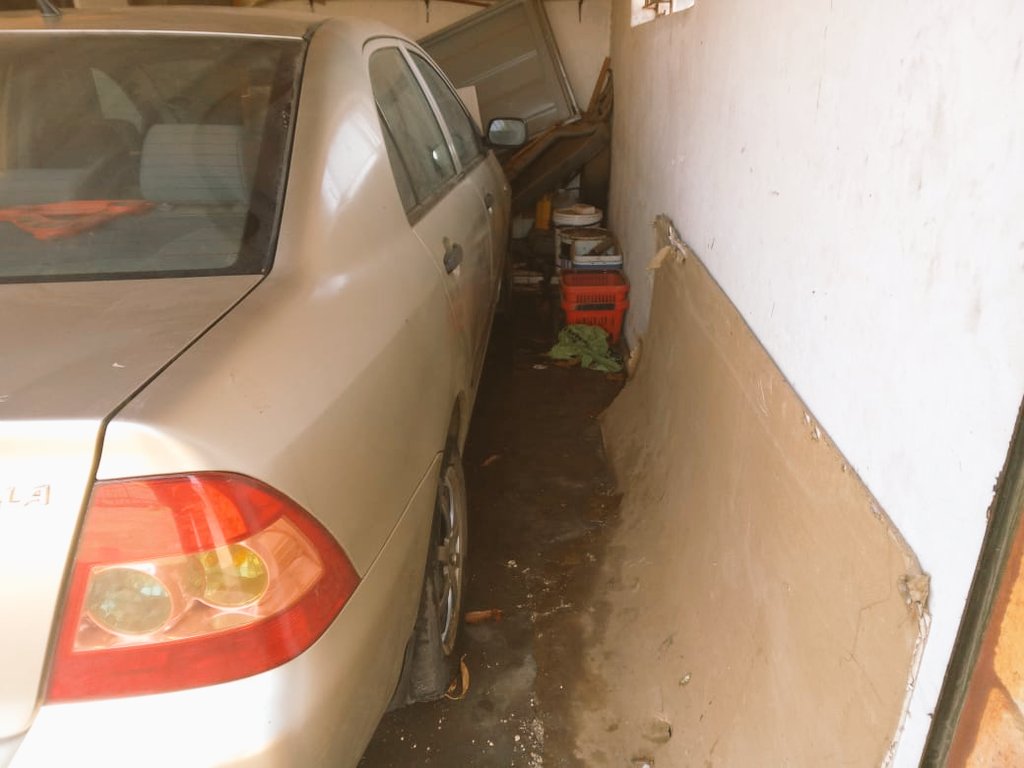 2008 1.4 Corolla RunX ship

The body of the car is mint.  The only issue is a slight leak in the engin and a Lil engin noise. 

Price is R45000 negotiable.

What'sapp me on 0752240265

PLEASE NO SCAMMERS OF CHANCERS