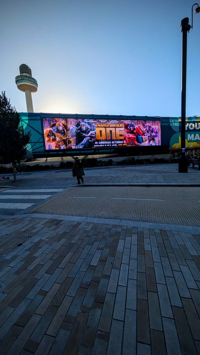 TomMCJL's tweet photo. Liverpool is repping #TransformersONE!

&amp; it's very, very cool to see the great @Condanger_ &amp; @Kidzcoolit quoted right outside the main station &amp; square!

"AN INSTANT CLASSIC" ⭐⭐⭐⭐⭐ https://t.co/bRqujG3qvm