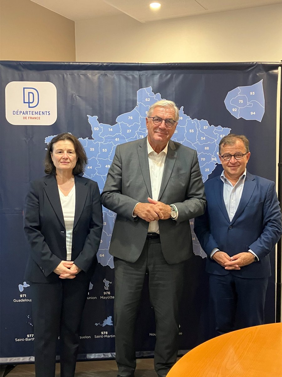 Départements de France (@adepartementsf) on Twitter photo Rapprochement élus départementaux-universités : bientôt une offre de formation associant recherche universitaire et prospective territoriale sur les enjeux de la crise climatique et l’impact de l’IA sur les politiques publiques de solidarité. Cc. <a href="/Sauvadet/">François Sauvadet</a> <a href="/NeauLeduc/">Neau-Leduc Christine</a> <a href="/jmogier/">Ogier Jean-Marc</a> Rapprochement élus départementaux-universités : bientôt une offre de formation associant recherche universitaire et prospective territoriale sur les enjeux de la crise climatique et l’impact de l’IA sur les politiques publiques de solidarité. Cc. <a href="/Sauvadet/">François Sauvadet</a> <a href="/NeauLeduc/">Neau-Leduc Christine</a> <a href="/jmogier/">Ogier Jean-Marc</a>