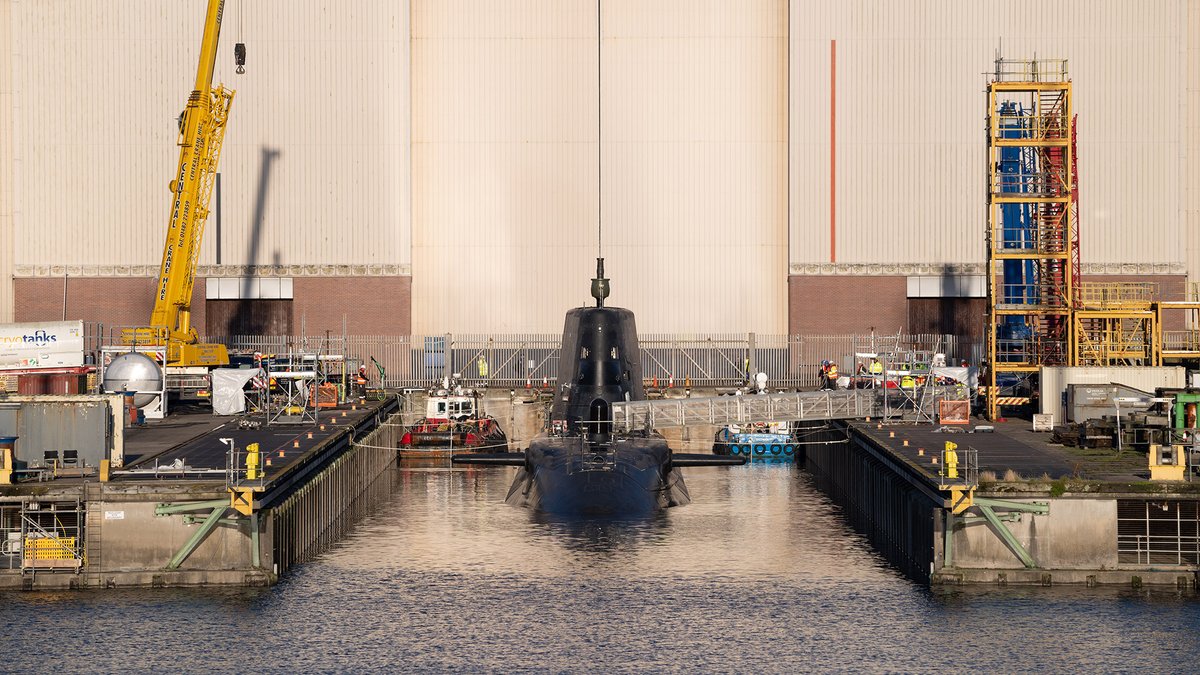 HMS Agamemnon was lowered into the water on the shiplift at <a href="/BAES_Maritime/">BAE Systems Maritime</a>  Barrow this morning.

navylookout.com/6th-astute-cla…