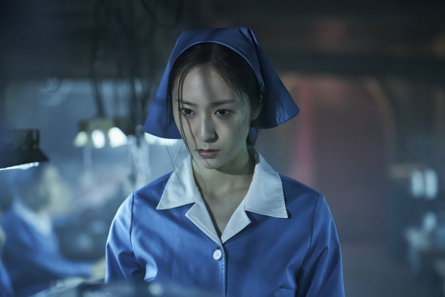 KDramaHandle's tweet photo. #Krystal won the 'Best New Actress Award' for #Cobweb movie at the Buil Film Awards. https://t.co/U2rscfRHVn