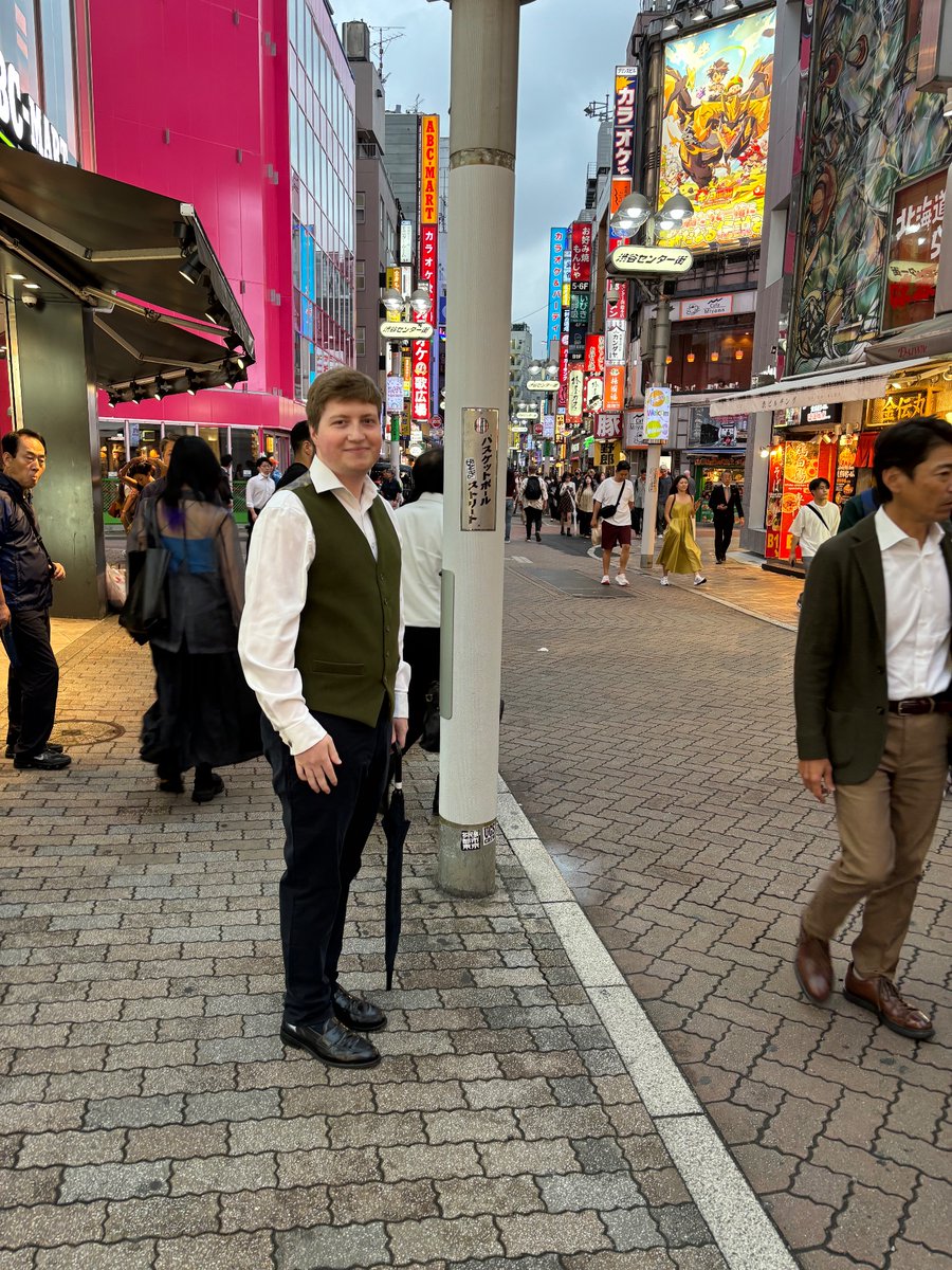 DissimulationSF's tweet photo. Director Sam Weeks Just walked the red carpet in Japan, for the Tokyo Tanpen film festival, for Dissimulation! 

#festivals #sci-fi #shortfilm #comingsoon  #dystopian #steampunk #moviemaking #director #producer #writer #cinematography https://t.co/yXzYnFGRCt