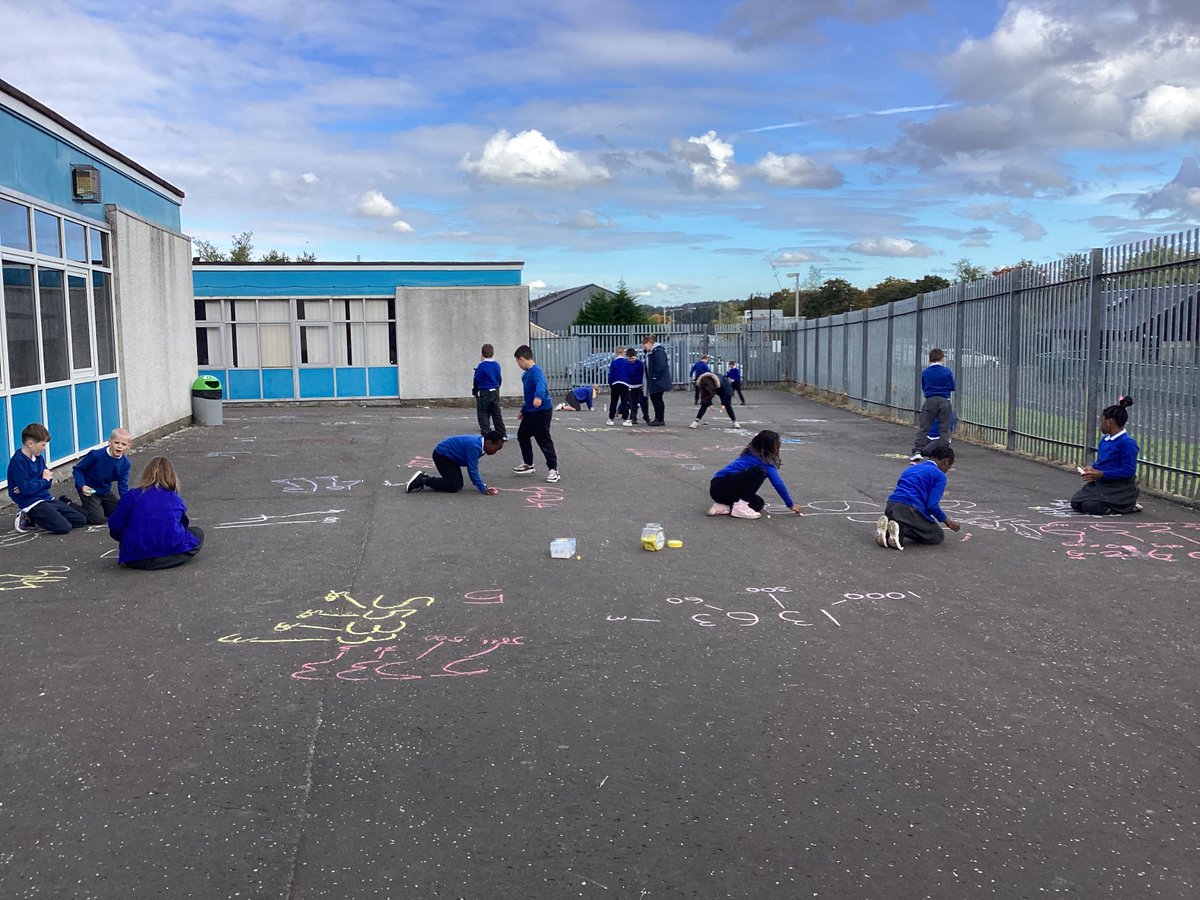 SMOS_P5_MissD's tweet photo. Thank you to @SMOSparents for our new chalk! We have Been learning to partition a number so went outside to practice 😆 https://t.co/x9c2B6wyoO