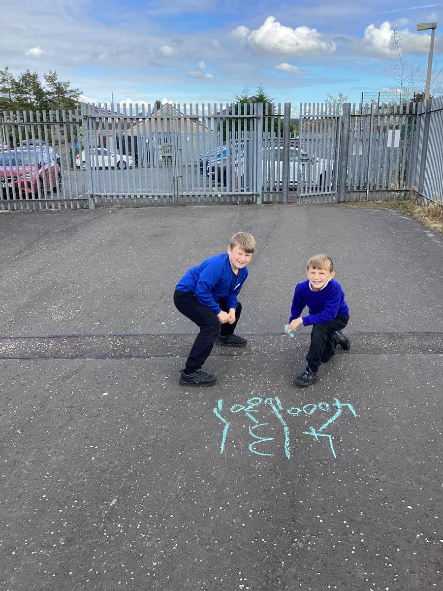 SMOS_P5_MissD's tweet photo. Thank you to @SMOSparents for our new chalk! We have Been learning to partition a number so went outside to practice 😆 https://t.co/x9c2B6wyoO