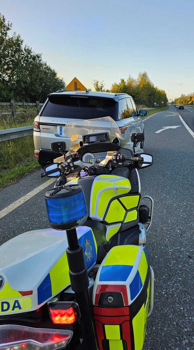 GardaTraffic's tweet photo. Meath Gardaí were on patrol when they saw the driver of this SUV using their phone.
They were stopped and by using the #MobilityApp, it was found that the driver had been disqualified.
The driver was arrested and the vehicle was seized.
#SaferRoads https://t.co/Uce5GEZjX7