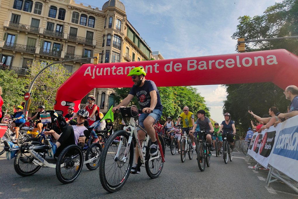 Un any més l'associació <a href="/enbicisenseedat/">En Bici Sense Edat</a> participa de la Bicicletada i aporta tricicles elèctrics adaptats, conduïts per persones voluntàries, per tal que persones amb mobilitat reduïda o persones grans, també  puguin gaudir de la pedalada.
<a href="/BCN_Accessible/">BCN Accessible</a>
enbicisenseedat.cat/contacte/