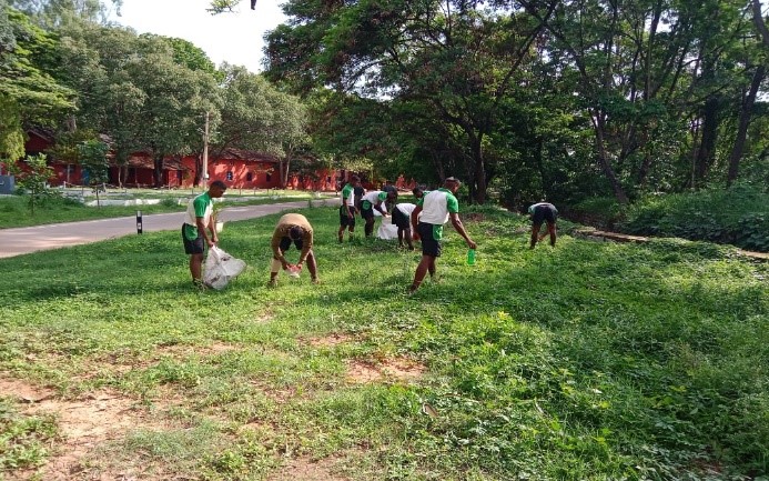 Prodef_blr's tweet photo. #MEG & Centre org #Swatchhta Hi Sewa drive on the occasion of #Ghandhi Jayanti. #Cleanliness drive, Awareness lectures, #Garbage disposal activities, # Restoration of green areas were undertaken to contribute towards the greater cause.
#Clean Bharat Green Bharat. https://t.co/EG3nSrDNXh