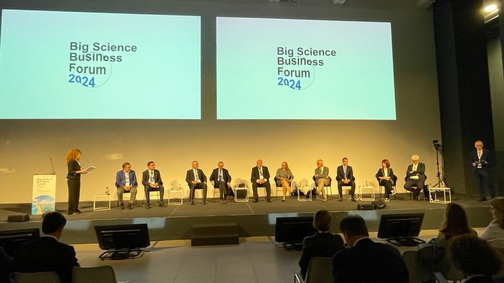 MarkJ_Neutron's tweet photo. @ILLGrenoble - with @esrfsynchrotron and other @EIROforum RIs - attending @BSBF2024 to explore how RIs and industry can work more closely and effectively together as a whole and develop mutual benefits in the supply chain, knowledge transfer and deep tech https://t.co/GLAlLc2bm2