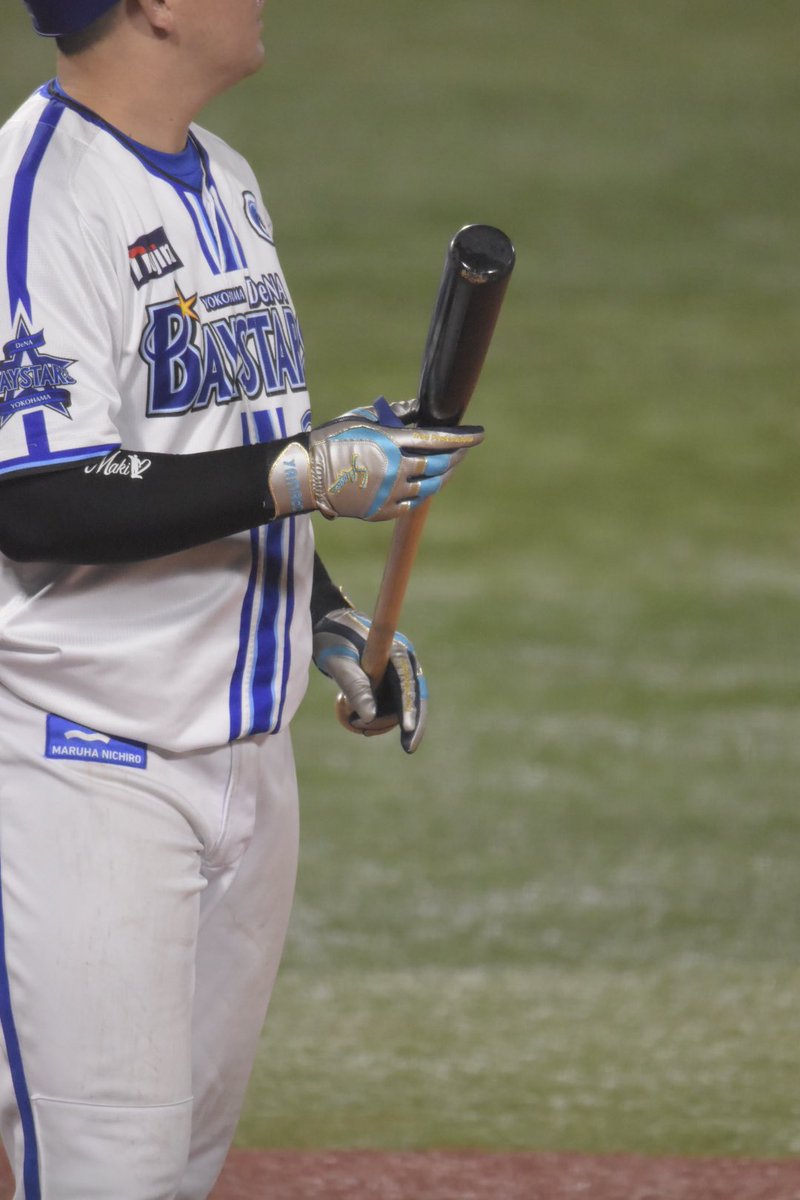 dz_ds_dn's tweet photo. 10/3 ハマスタ

登場曲もだけどバッティンググローブも大和さんの🥹

#baystars 
#牧秀悟
#大和 https://t.co/jWl3KQXyi5
