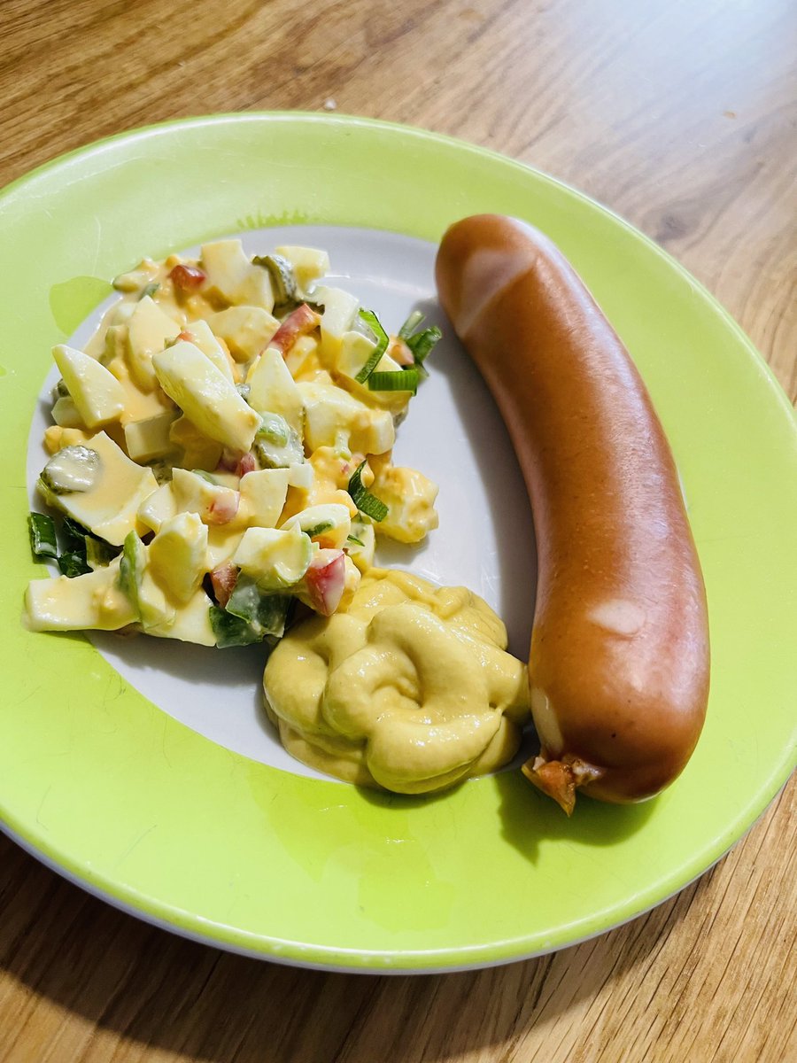 DididerLibero's tweet photo. Frühstück Eiersalat und #bockwurst https://t.co/diKD54QfGl