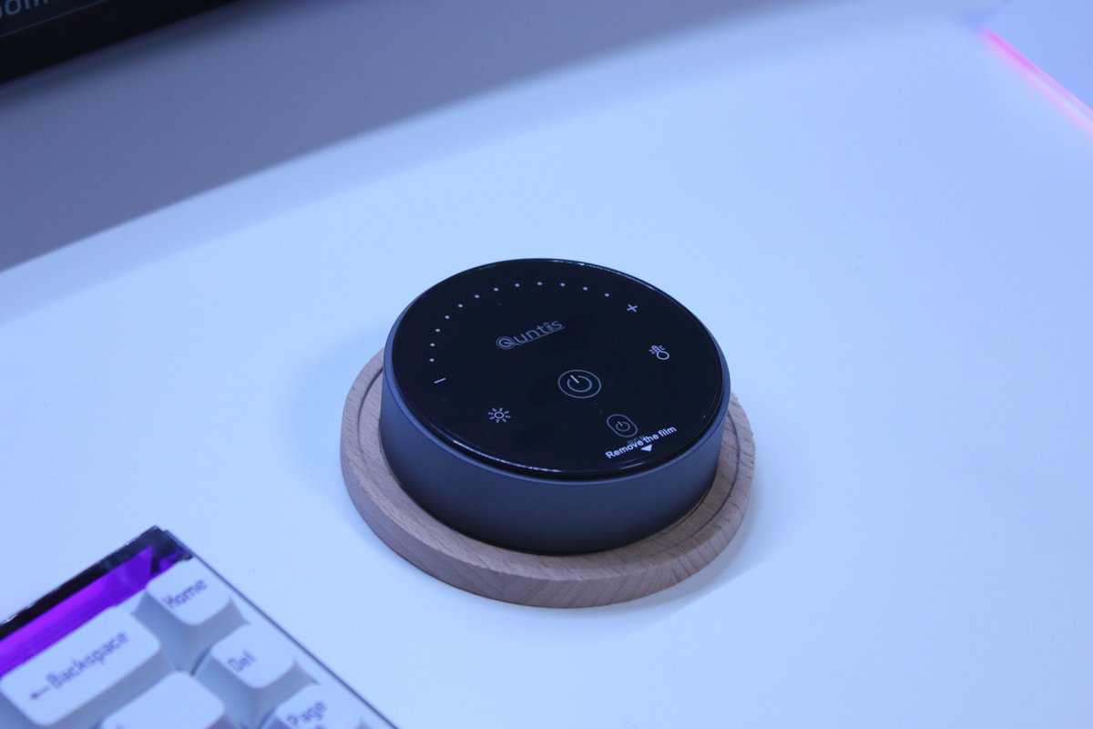 mknmst_white's tweet image. Quntis(@QuntisO）様よりモニターライトGlow RGBをご提供いただきました。
RGBバックライト機能でモニター裏面全体をライトアップできるのが嬉しいポイント。
この価格でリモコン付き＆湾曲モニター対応なので初めてのモニターライトにおすすめ。
#quntis #monitorlight #desksetup