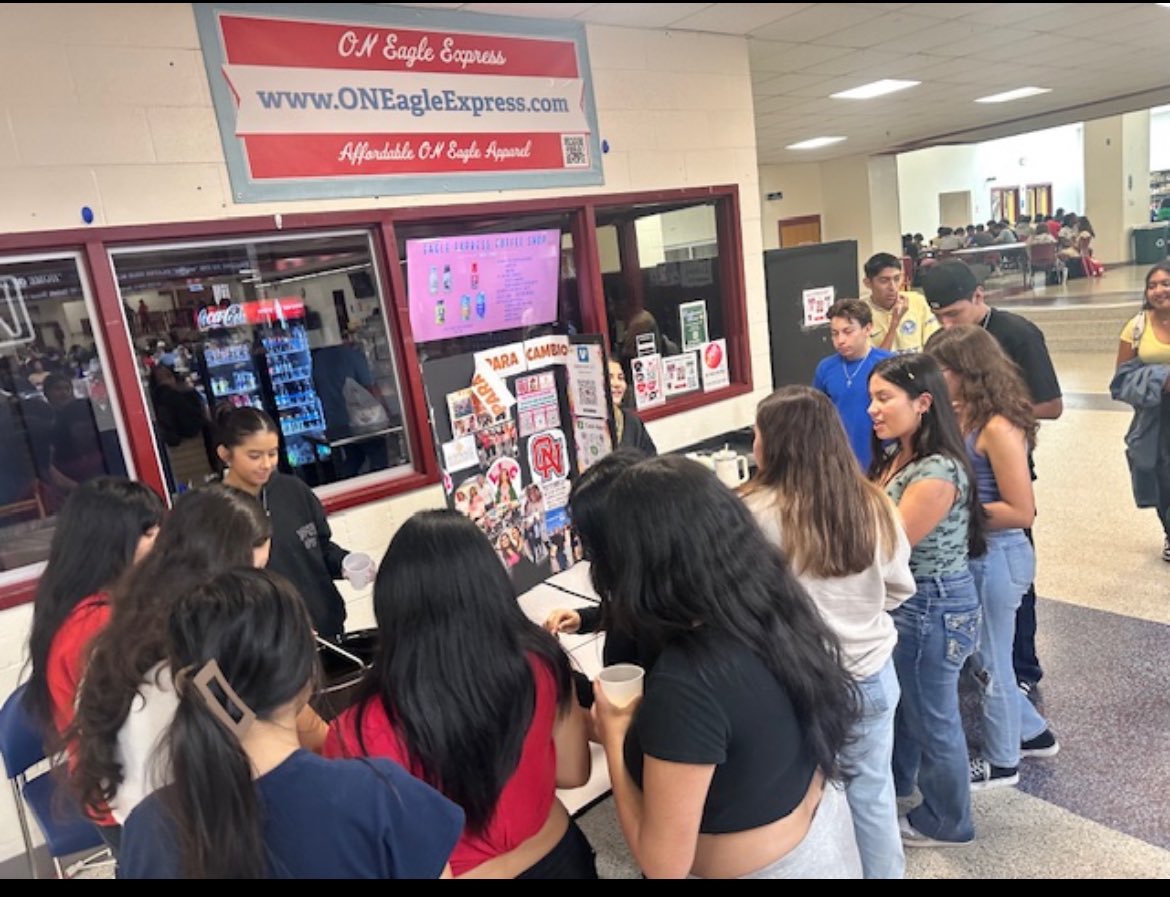 leadership_on's tweet image. First day of sales for our Cambio Fundraiser 💕🎓
Learning the skills and strategies we need to raise money for our campaign to support Latinx Seniors at Olathe North
@olatheschools @HDFKC