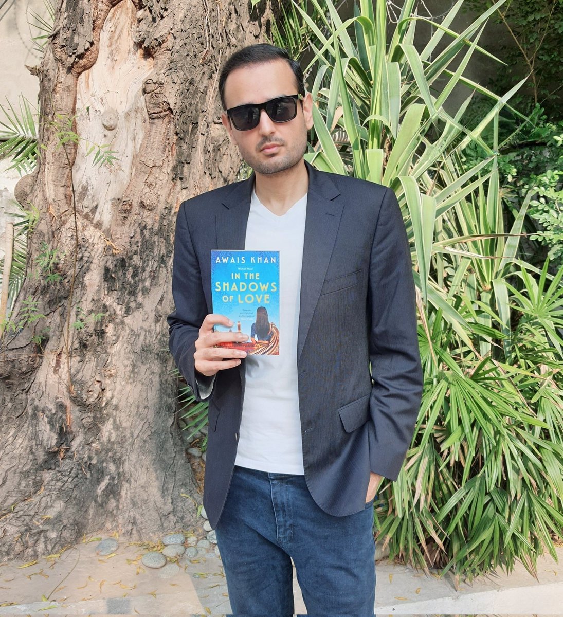 PUBLICATION DAY 🇵🇰: My 4th novel IN THE SHADOWS OF LOVE is OUT in the World today!

Writing a book is hard work so I would be so grateful if you could support this Pakistani author😊

Huge thanks to my publisher <a href="/KeshiniNaidoo/">Keshini Naidoo</a> and agent @CROSSLANDAM 

👉🏼: geni.us/AwaisKhan