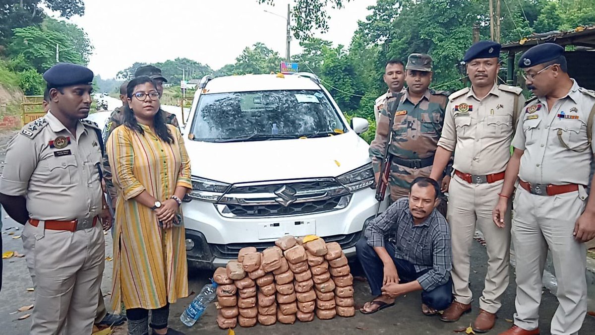 DrManikSaha2's tweet photo. Kudos to Khowai Police for their tireless efforts to #NashaMuktTripuraAbhiyaan!

Today, they intercepted a truck at Mungiakami PS, seizing 9,775 Phensedyl & Eskof bottles and arrested the driver & co-driver!

In another operation, Khowai police intercepted a vehicle at Cherma Naka Point, recovering approx. 50 Kg of Dry Ganja concealed in a secret chamber.

Cases registered at Mungiakami PS & Khowai PS!

#NashaMuktTripuraAbhiyaan
