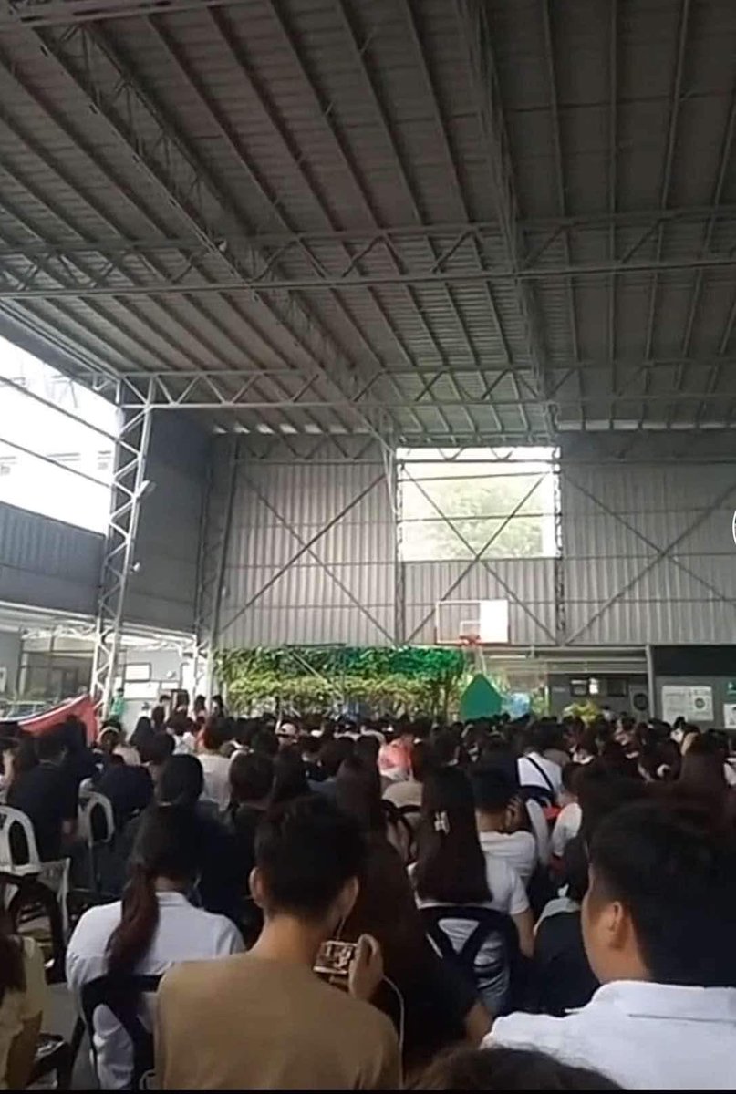 Gidcarreon's tweet photo. @hanceinmypocket Bawal magpost ng videos or anything, binabagsak students haha https://t.co/oBF5ncuHtl