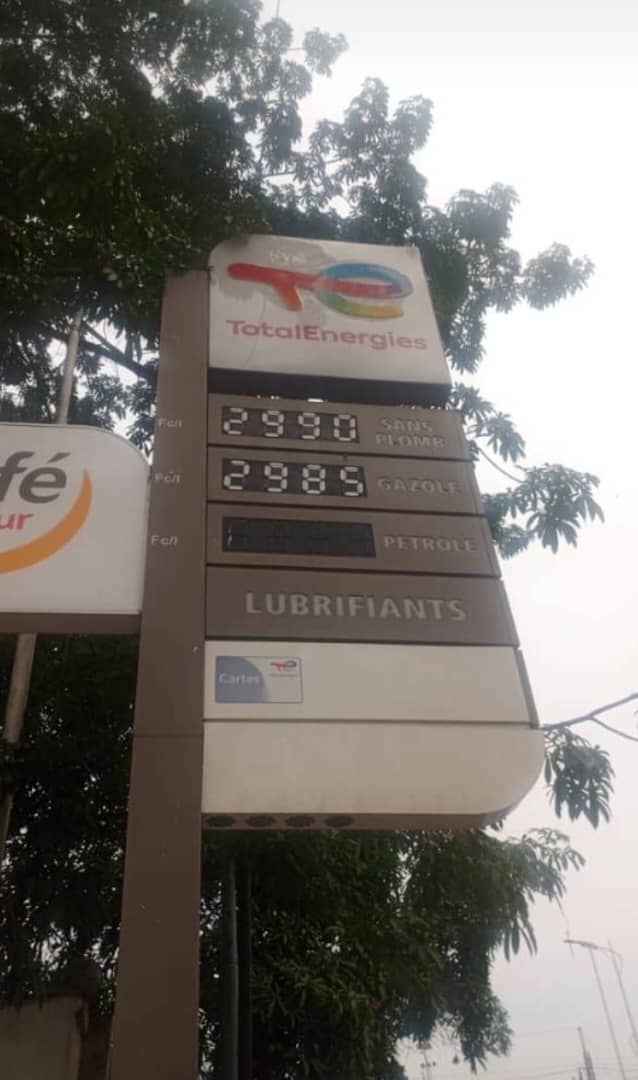 Place aux actions concrètes ! Le prix du carburant a baissé de 3340fc à 2990fc.
Merci au VPM MUKOKO SAMBA. <a href="/DMukokoSamba/">Daniel Mukoko Samba</a> <a href="/EconatRDC/">Ministère de l'Économie Nationale, RDC</a> <a href="/afrikapromotion/">Afrika Promotion</a> <a href="/central_sage/">ᏟᎬᏁᎢᏒᎪᏞ👑🇨🇩</a>