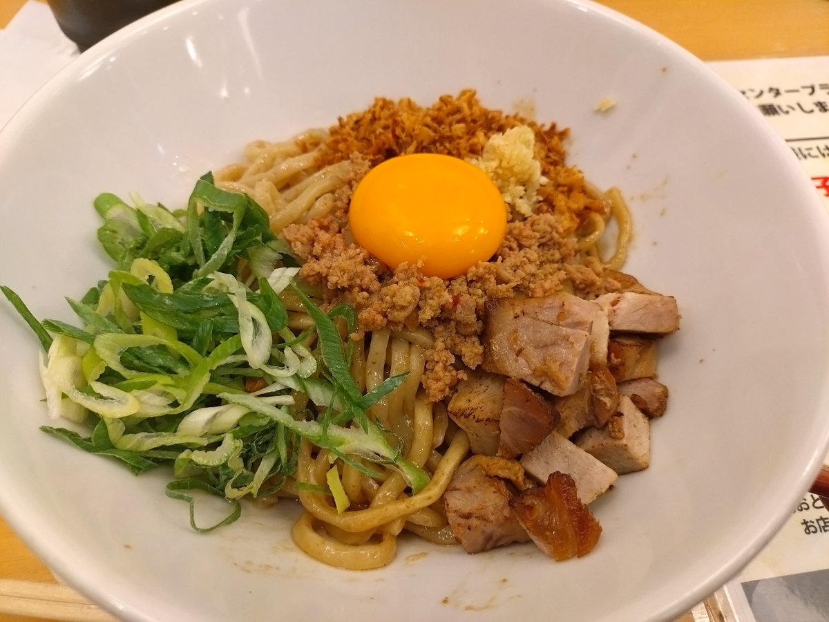 George_Singer_'s tweet photo. 鉄板の極みまぜそば!そして餃子。
至福の時間なり😃
#神戸グルメ #しゅはり三宮 #まぜそば #餃子 #KOBE #ramen #mazesoba #mazemen #sannomiya #easytoorder https://t.co/DNLiwouY1i