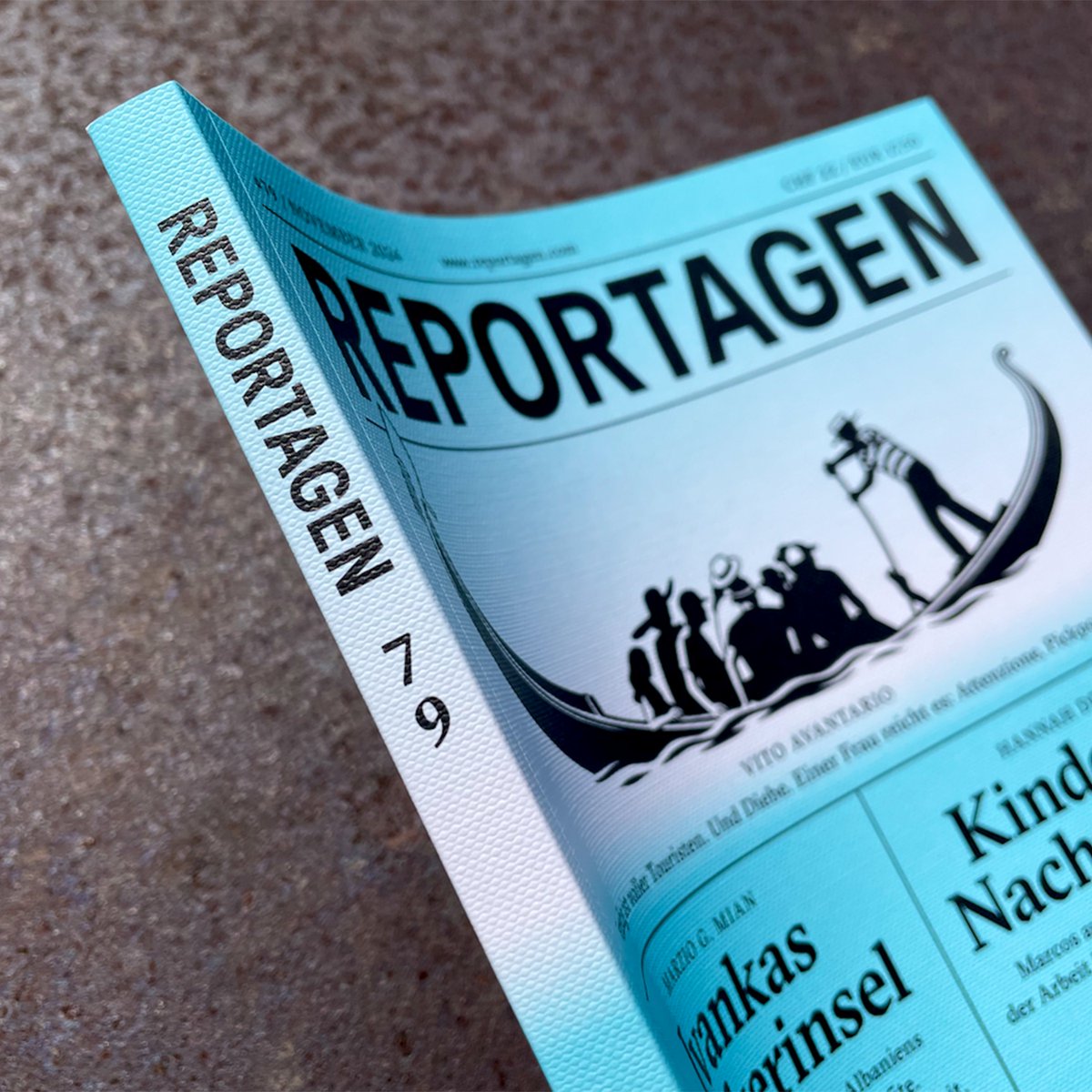 ReportagenCH's tweet photo. Wie der Trump-Clan eine Insel vor Albanien kauft | Kinderarbeit im Hühnerschlachthof | Therapie für Männer, die zu Hause zuschlagen | Eine Frau legt sich mit den Dieben Venedigs an | Fischer, die Müll statt Fische fangen
Reportagen #79 ist da! https://t.co/a843fRo7tj https://t.co/XCQGKxK3JY
