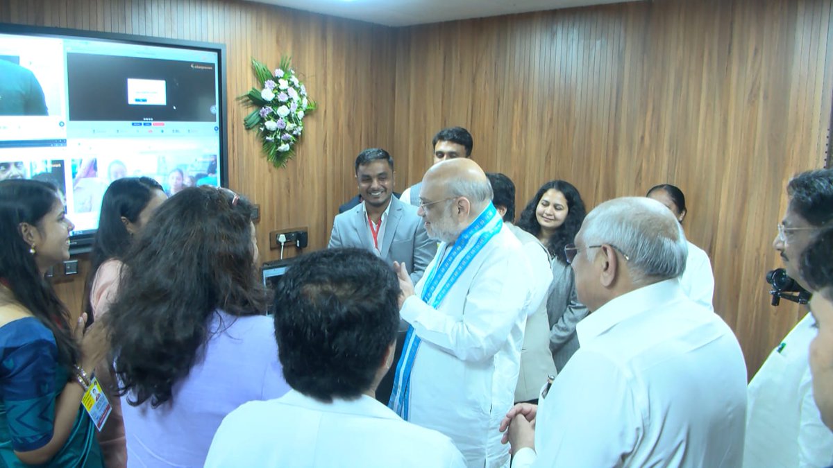 irushikeshpatel's tweet image. યશસ્વી કેન્દ્રીય ગૃહ અને સહકાર મંત્રી શ્રી @AmitShah સાહેબ દ્વારા માનનીય મુખ્યમંત્રી શ્રી @Bhupendrapbjp જી ની વિશેષ ઉપસ્થિતિમાં સોલા સિવિલ હોસ્પિટલ ખાતે ટેલી-રિહેબિલિટેશન હબ તથા સાઉન્ડ પ્રુફ રૂમનું લોકાર્પણ કરવામાં આવ્યું.(1/2)