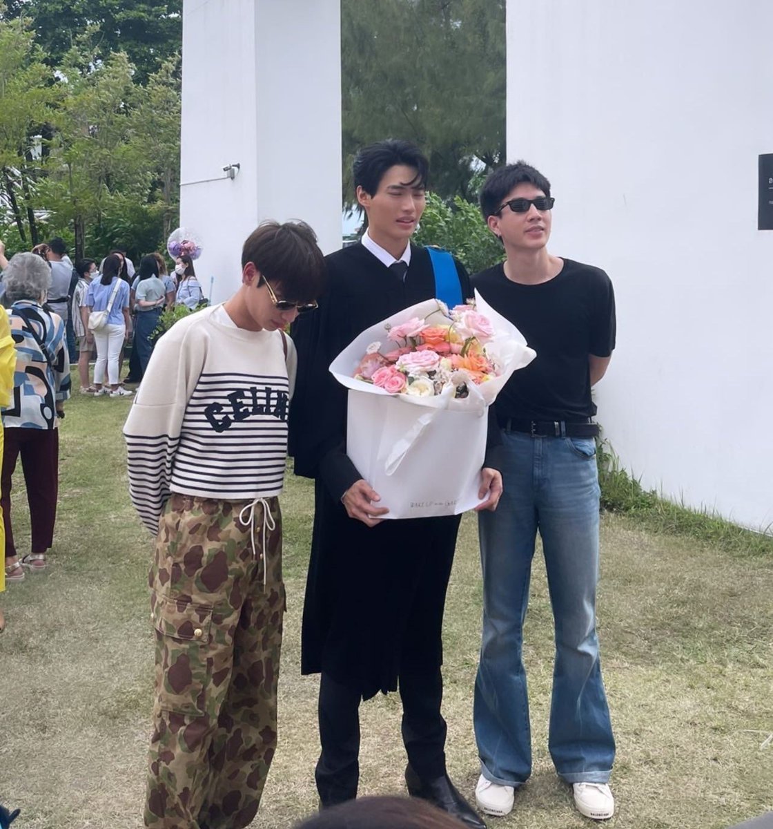 decedalueeee's tweet image. Then                                 Now
OffGun Win                    OffGun Phuwin
